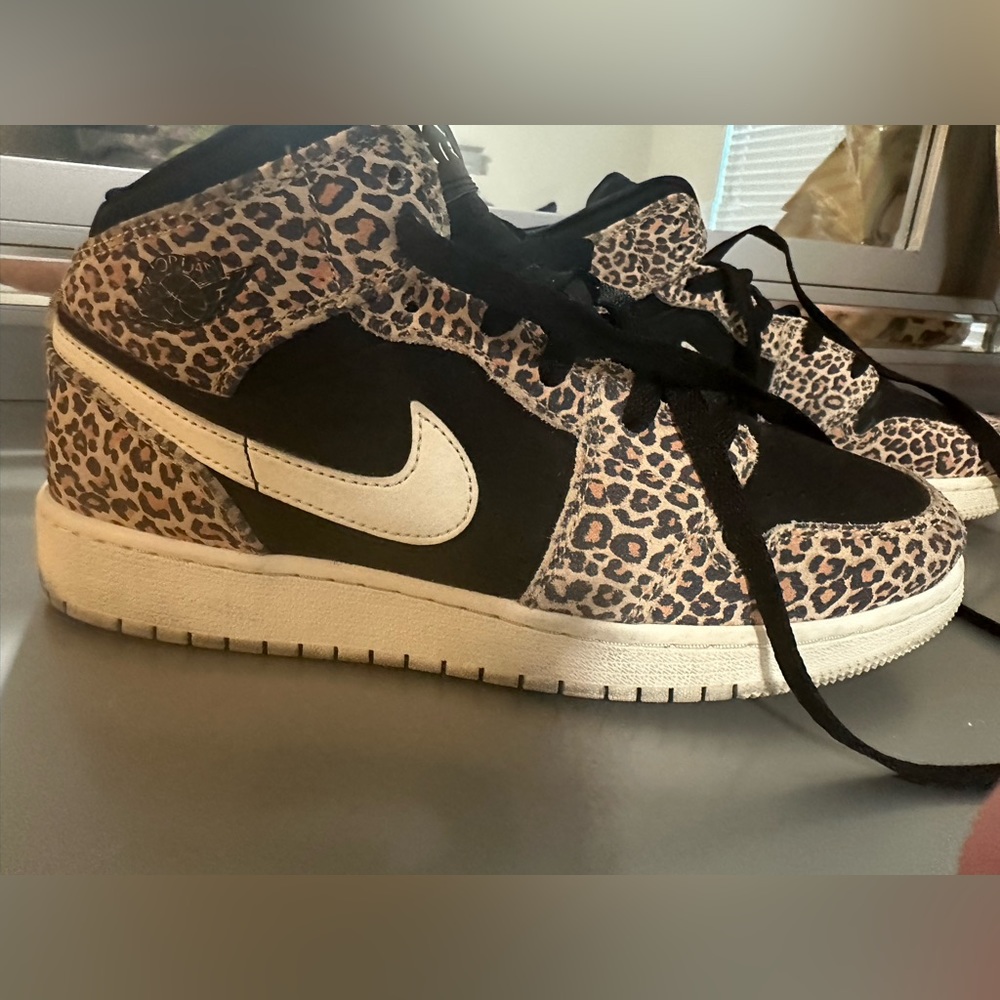 Leopard air force 1’s! Barely worn in like new condition!